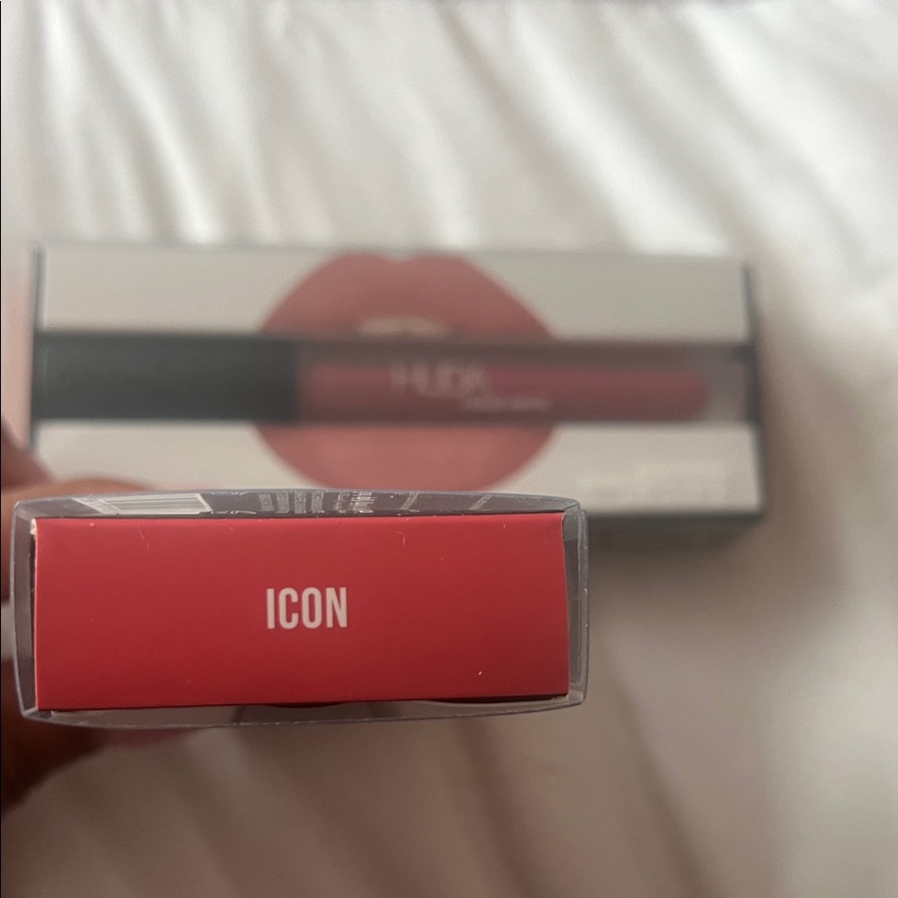 HUDA BEAUTY Iconic Red Liquid Lipstick in Icon